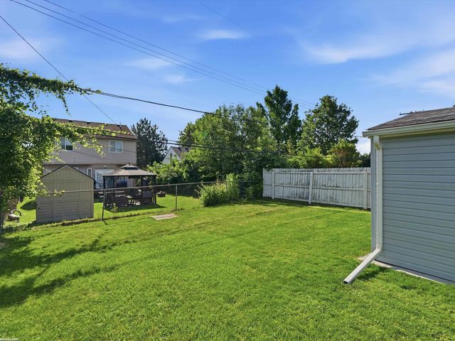 27320 Lawnwood Street, Roseville, MI 48066