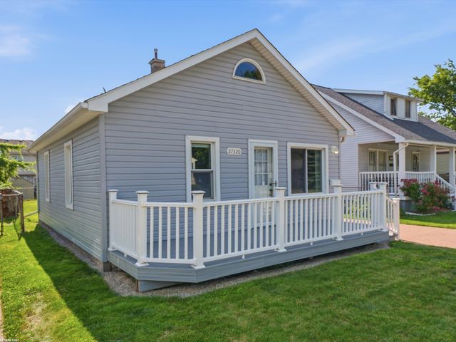 27320 Lawnwood Street, Roseville, MI 48066