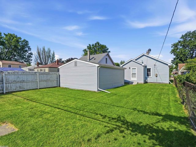27320 Lawnwood Street, Roseville, MI 48066