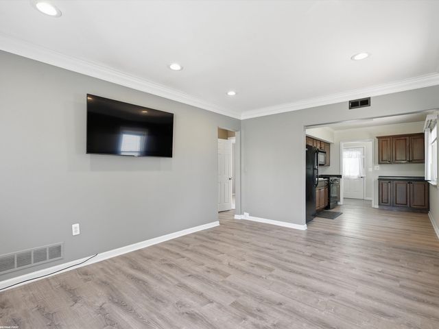 27320 Lawnwood Street, Roseville, MI 48066
