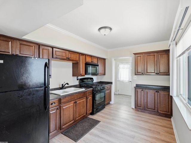 27320 Lawnwood Street, Roseville, MI 48066
