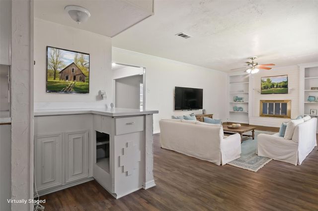 15015 Gladebrook Drive, Houston, TX 77068