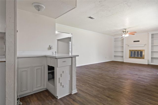 15015 Gladebrook Drive, Houston, TX 77068