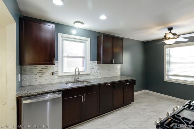 4137 Duplex Avenue, Lincoln Park, MI 48146