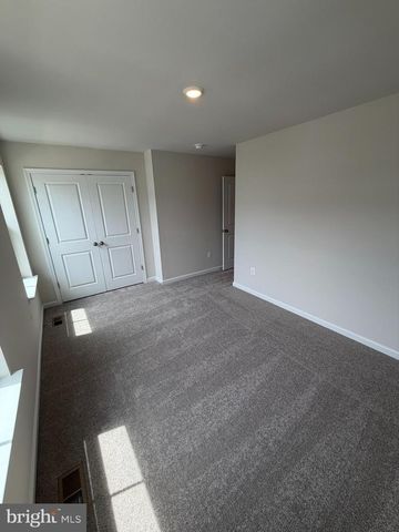 18 IRONWOOD CT, Kearneysville, WV 25430