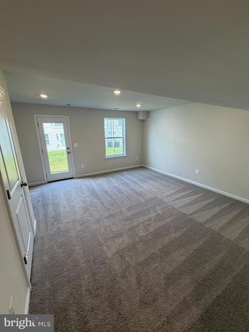 18 IRONWOOD CT, Kearneysville, WV 25430
