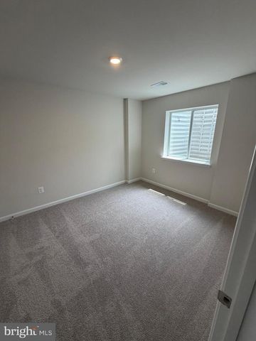 18 IRONWOOD CT, Kearneysville, WV 25430