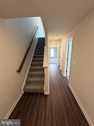 18 IRONWOOD CT, Kearneysville, WV 25430