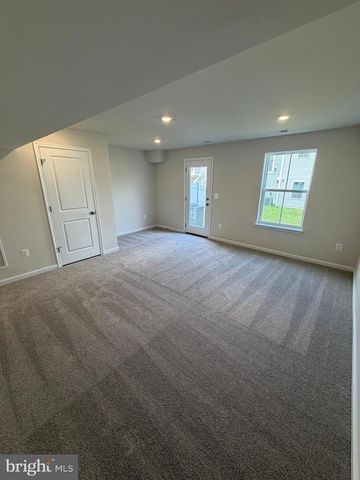 18 IRONWOOD CT, Kearneysville, WV 25430