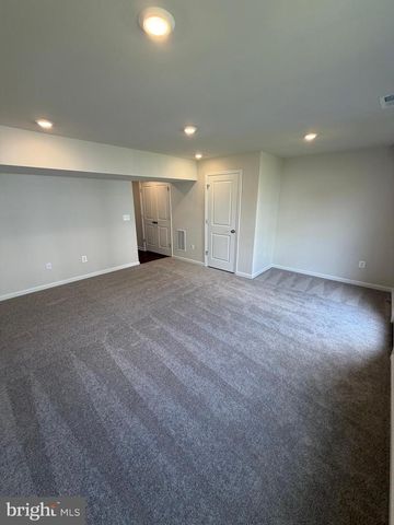 18 IRONWOOD CT, Kearneysville, WV 25430