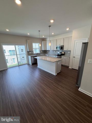18 IRONWOOD CT, Kearneysville, WV 25430