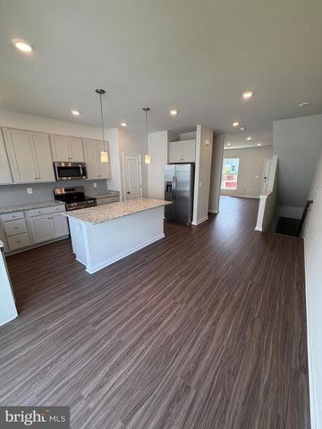 18 IRONWOOD CT, Kearneysville, WV 25430