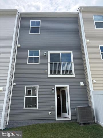 18 IRONWOOD CT, Kearneysville, WV 25430