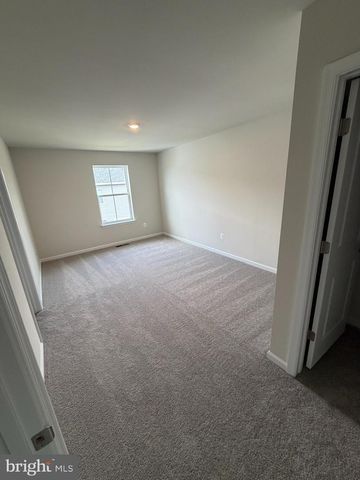 18 IRONWOOD CT, Kearneysville, WV 25430