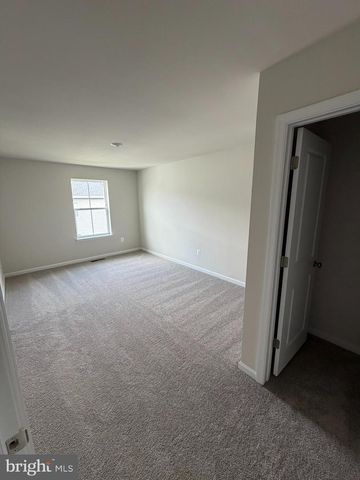 18 IRONWOOD CT, Kearneysville, WV 25430