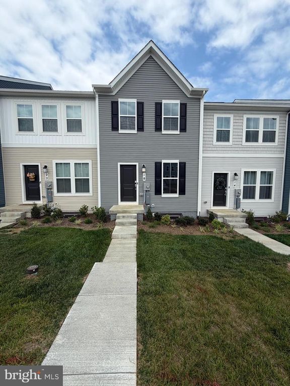 18 IRONWOOD CT, Kearneysville, WV 25430