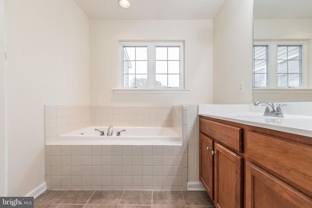 48 CARNEGIE LINKS DR, Martinsburg, WV 25405