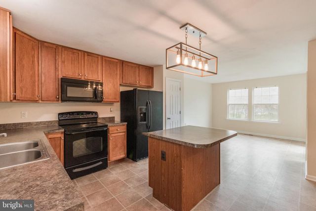 48 CARNEGIE LINKS DR, Martinsburg, WV 25405