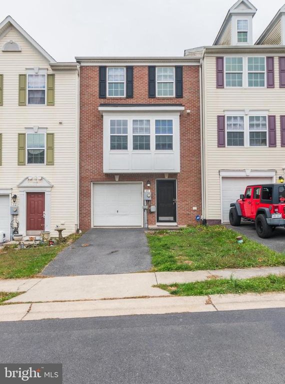 48 CARNEGIE LINKS DR, Martinsburg, WV 25405