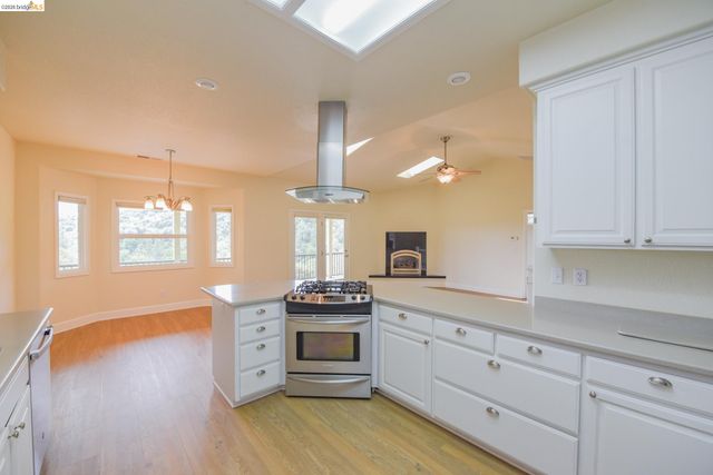 294 S Arbona Circle, Sonora, CA 95370