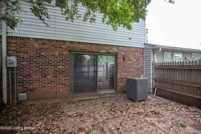 1208 Dalmally Ct, Louisville, KY 40222