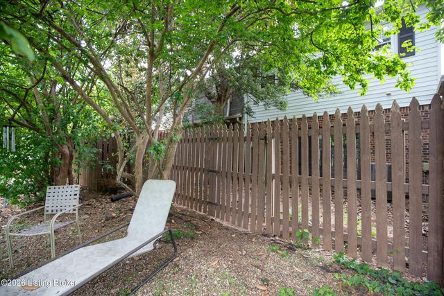 1208 Dalmally Ct, Louisville, KY 40222