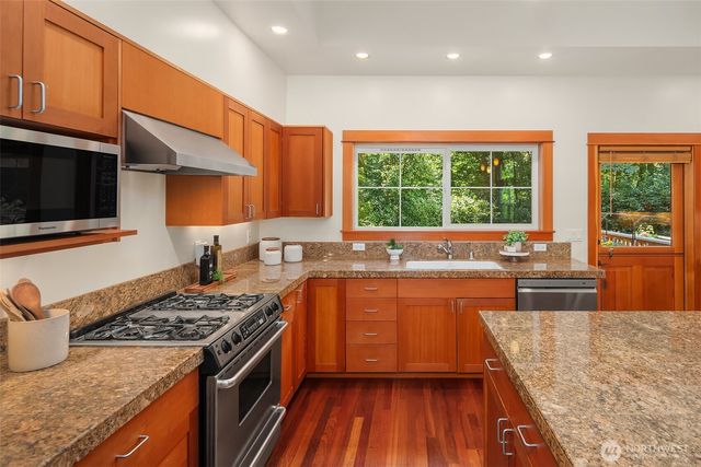 14744 Sivertson Road NE, Bainbridge Island, WA 98110