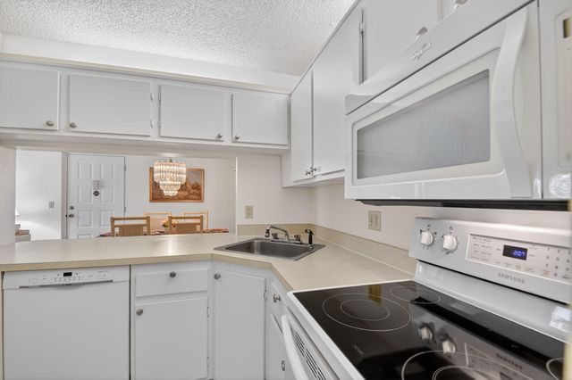 627 Sea Pine Way B2, Greenacres, FL 33415