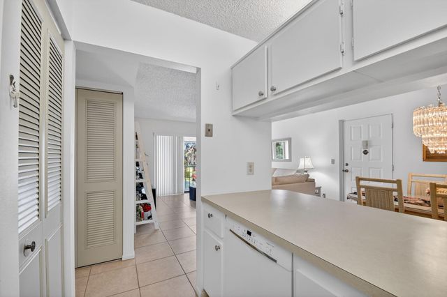 627 Sea Pine Way B2, Greenacres, FL 33415