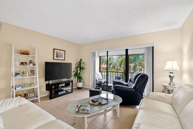 627 Sea Pine Way B2, Greenacres, FL 33415