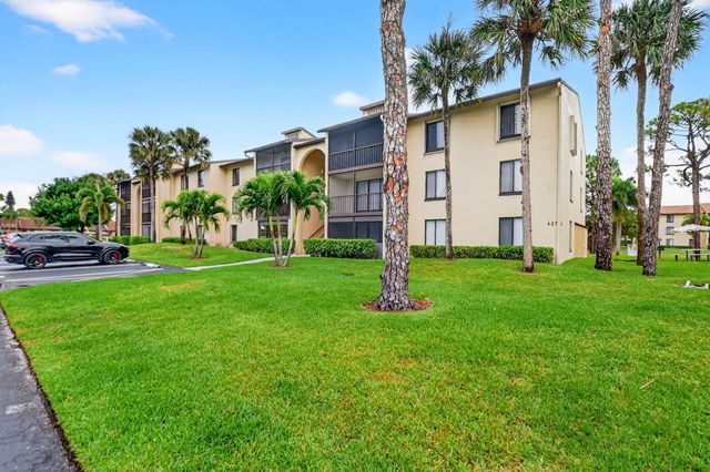 627 Sea Pine Way B2, Greenacres, FL 33415