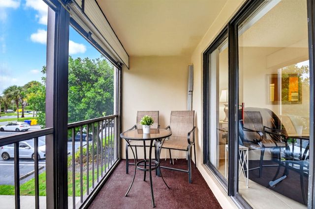 627 Sea Pine Way B2, Greenacres, FL 33415