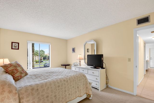 627 Sea Pine Way B2, Greenacres, FL 33415