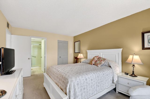 627 Sea Pine Way B2, Greenacres, FL 33415