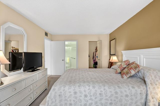 627 Sea Pine Way B2, Greenacres, FL 33415