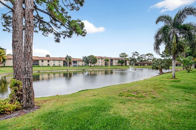 627 Sea Pine Way B2, Greenacres, FL 33415