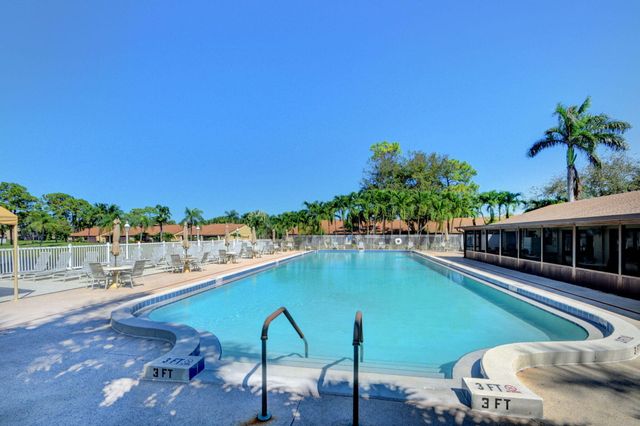 627 Sea Pine Way B2, Greenacres, FL 33415