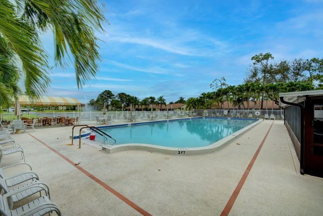 627 Sea Pine Way B2, Greenacres, FL 33415