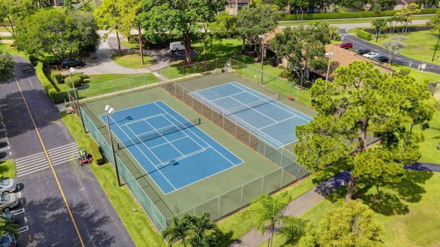 627 Sea Pine Way B2, Greenacres, FL 33415