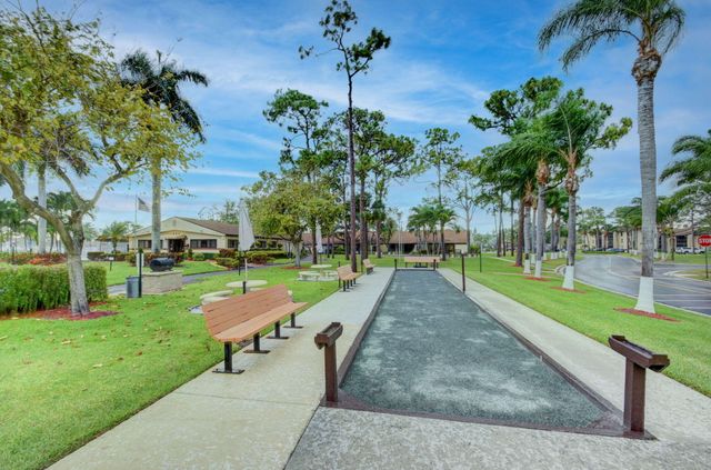 627 Sea Pine Way B2, Greenacres, FL 33415