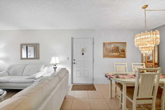 627 Sea Pine Way B2, Greenacres, FL 33415