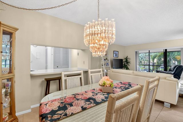 627 Sea Pine Way B2, Greenacres, FL 33415