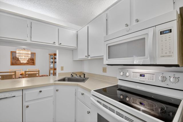 627 Sea Pine Way B2, Greenacres, FL 33415