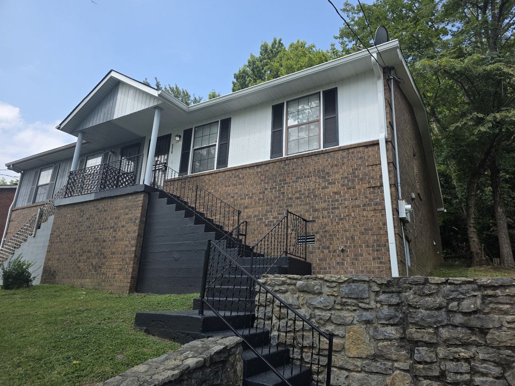 530 Phipps Dr, Nashville, TN 37218