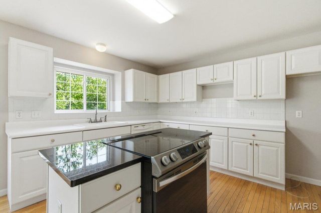 1300 Presidents Landing Drive, O'fallon, MO 63366