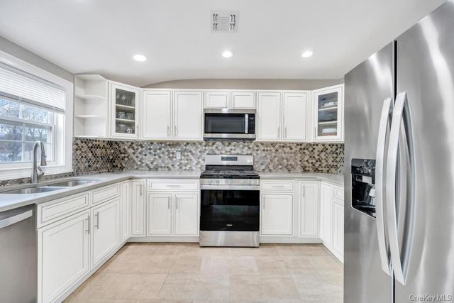 794 Sayville Avenue, Bohemia, NY 11716