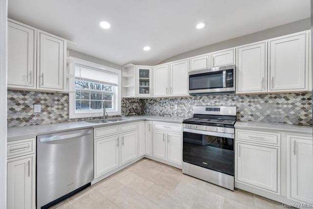 794 Sayville Avenue, Bohemia, NY 11716