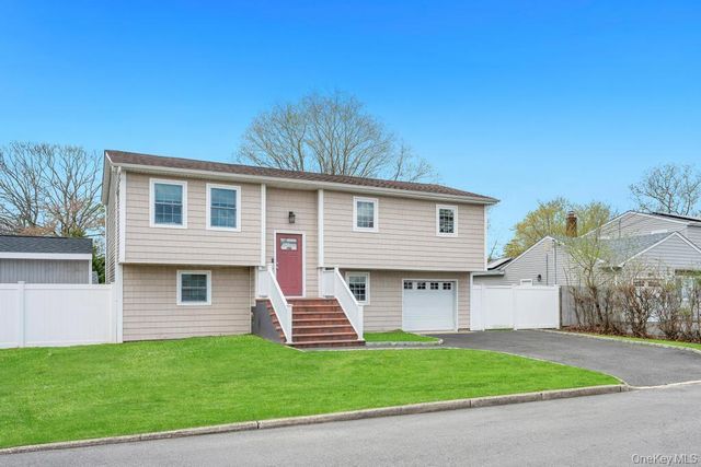 794 Sayville Avenue, Bohemia, NY 11716