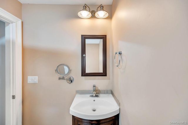 794 Sayville Avenue, Bohemia, NY 11716