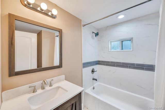 794 Sayville Avenue, Bohemia, NY 11716